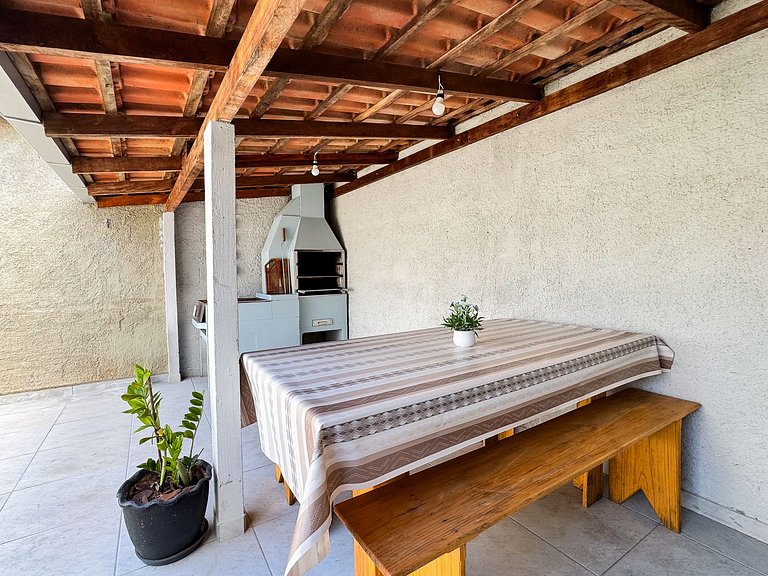 Casa c/ piscina e churrasqueira para até 6 pessoas