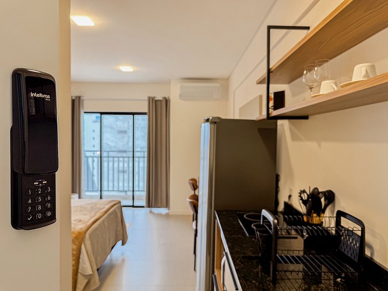 Flat confortável com garagem | Sta Terezinha