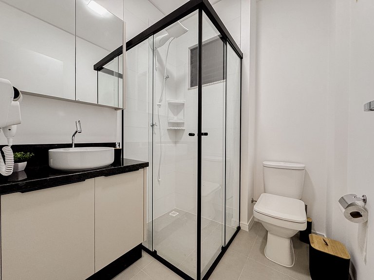 Flat confortável com garagem | Sta Terezinha